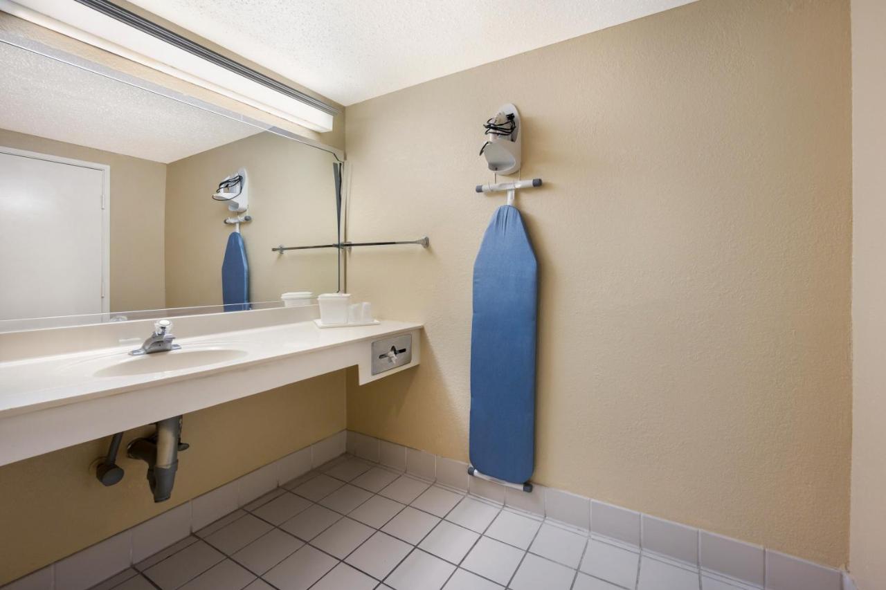 Knights Inn College Station Extérieur photo
