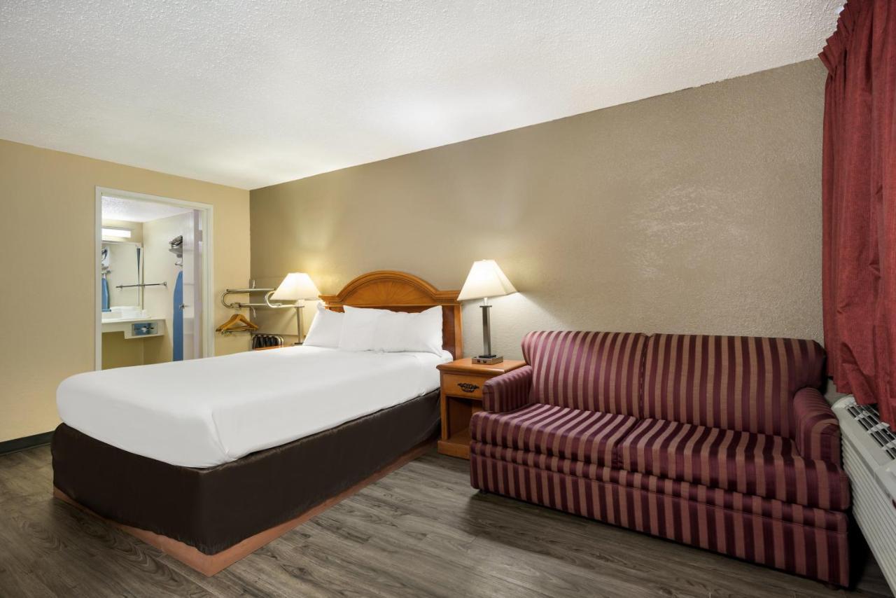 Knights Inn College Station Extérieur photo