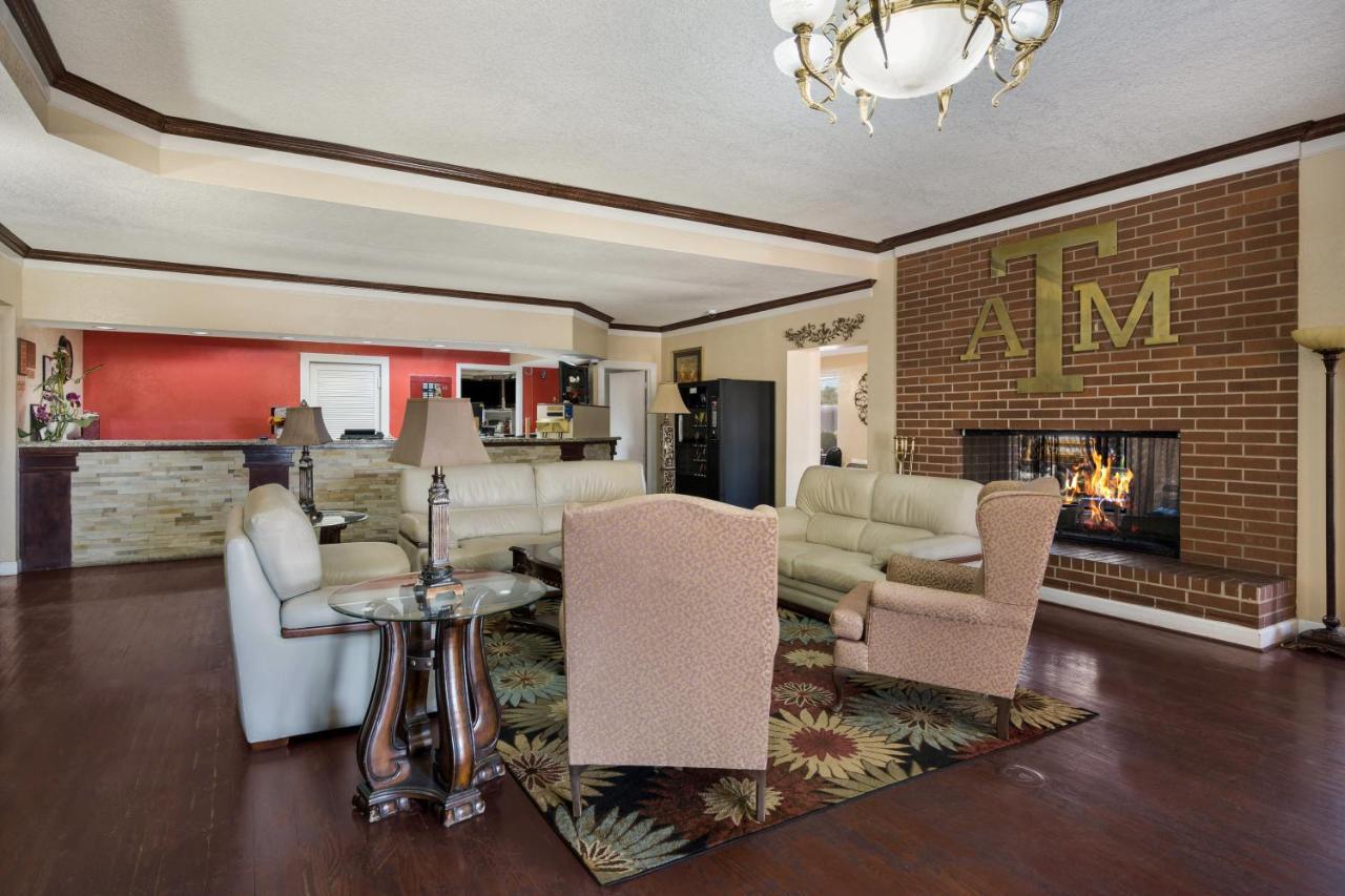 Knights Inn College Station Extérieur photo