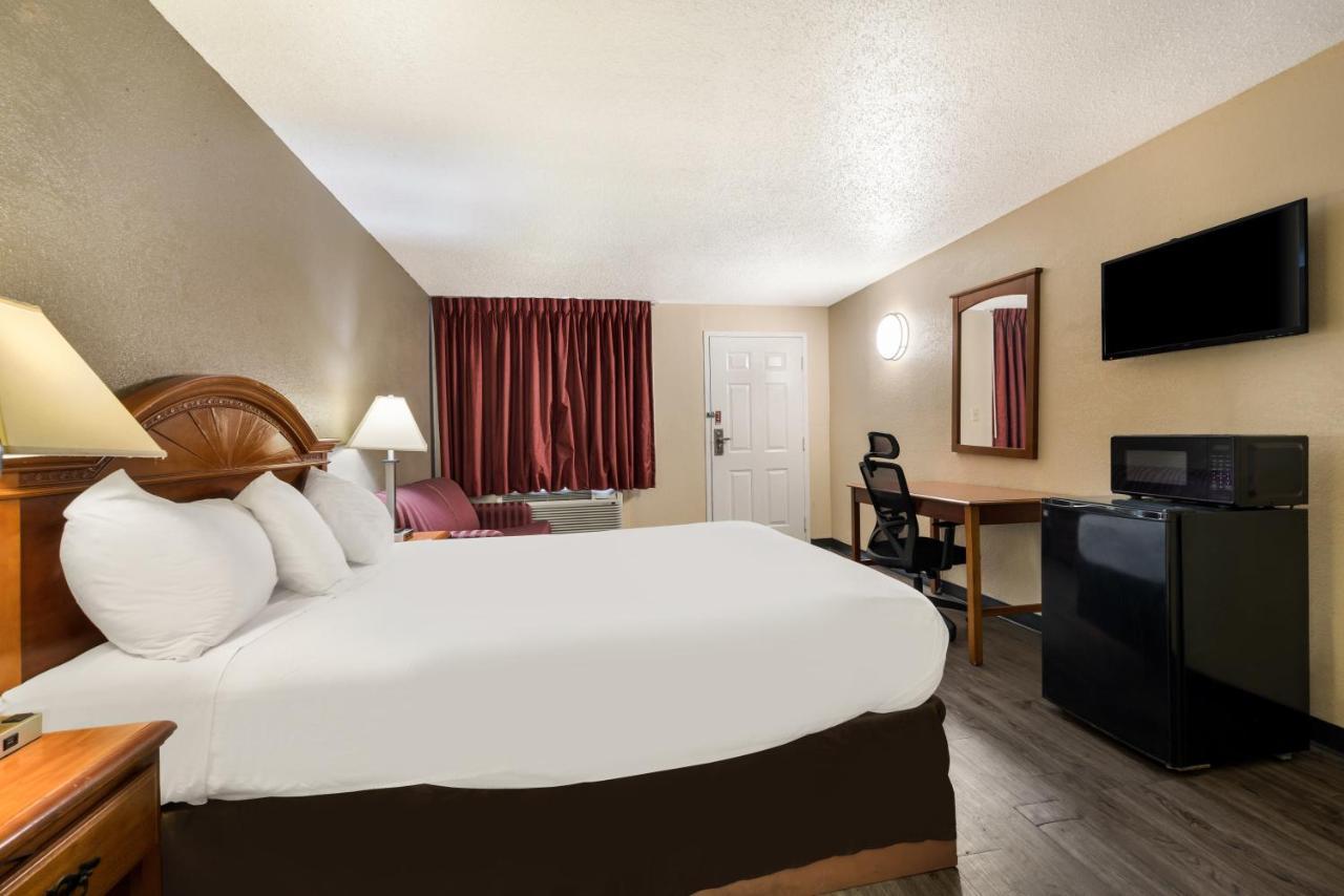 Knights Inn College Station Extérieur photo
