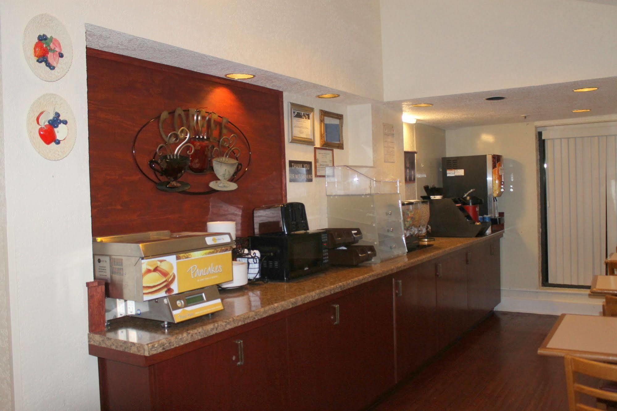 Knights Inn College Station Extérieur photo
