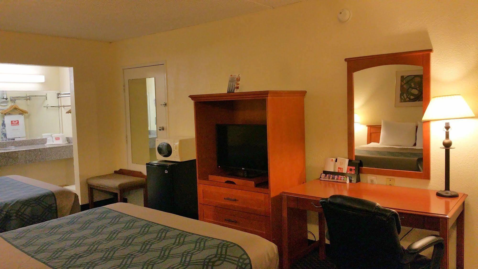 Knights Inn College Station Extérieur photo